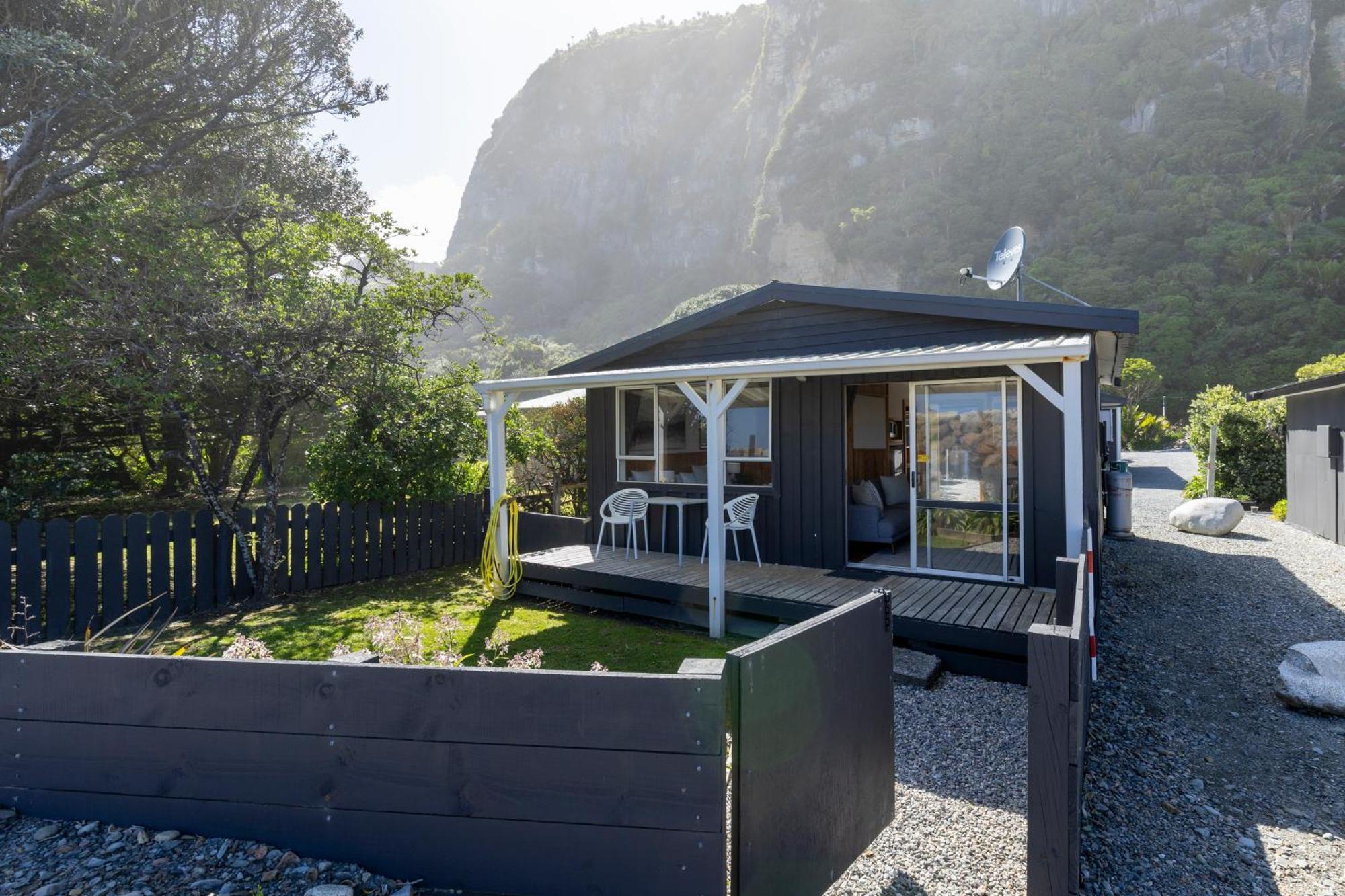 Punakaiki Beachfront Motels ภายนอก รูปภาพ