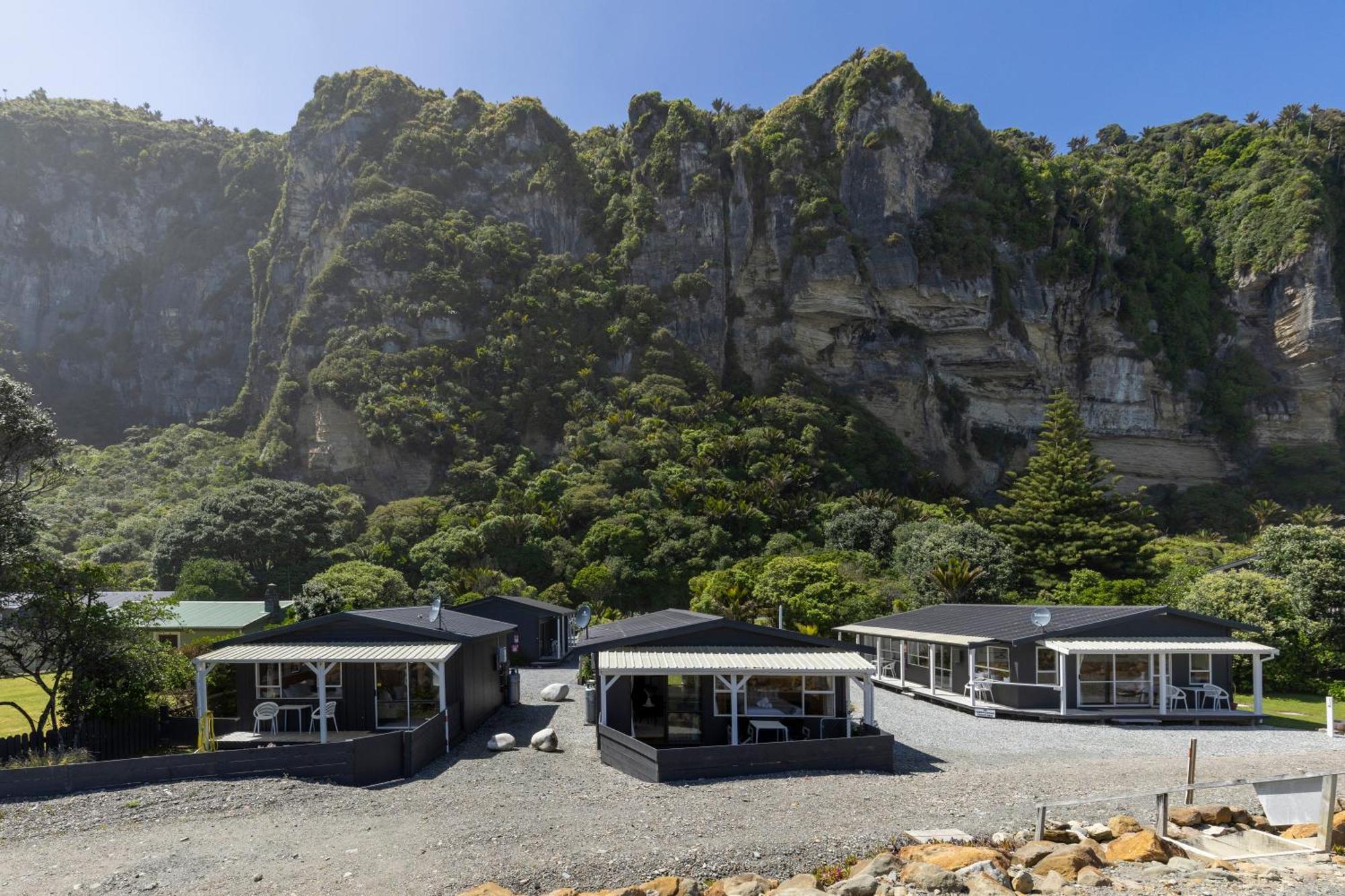 Punakaiki Beachfront Motels ภายนอก รูปภาพ