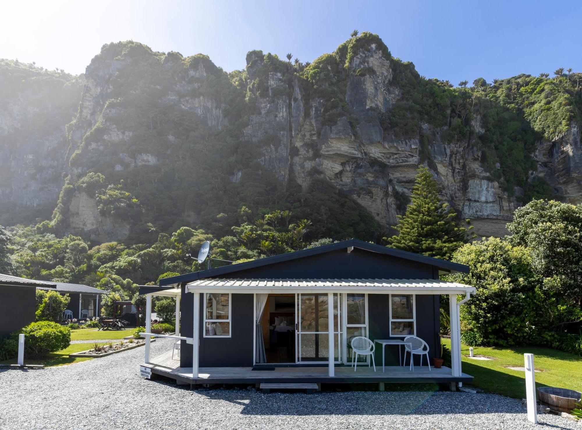 Punakaiki Beachfront Motels ภายนอก รูปภาพ